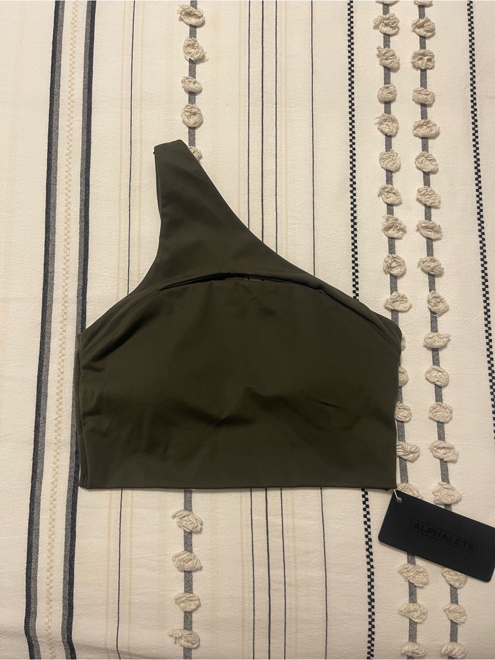 Alphalete One-Shoulder Sports Bra in Olive Green